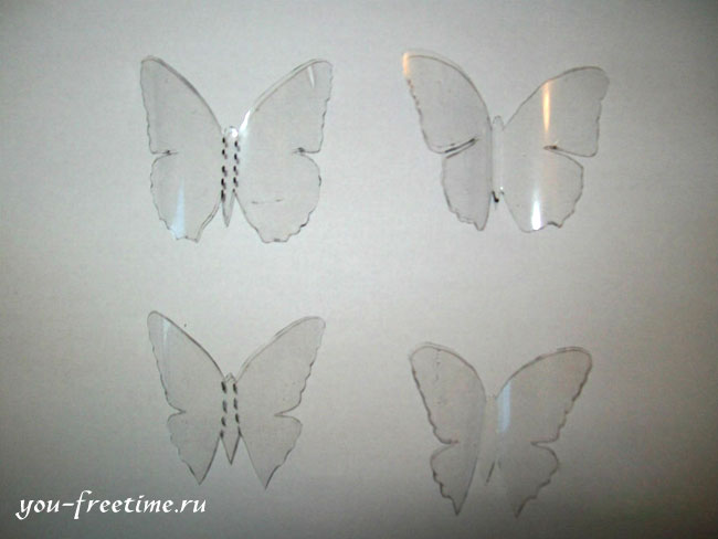 Вырезанные бабочки