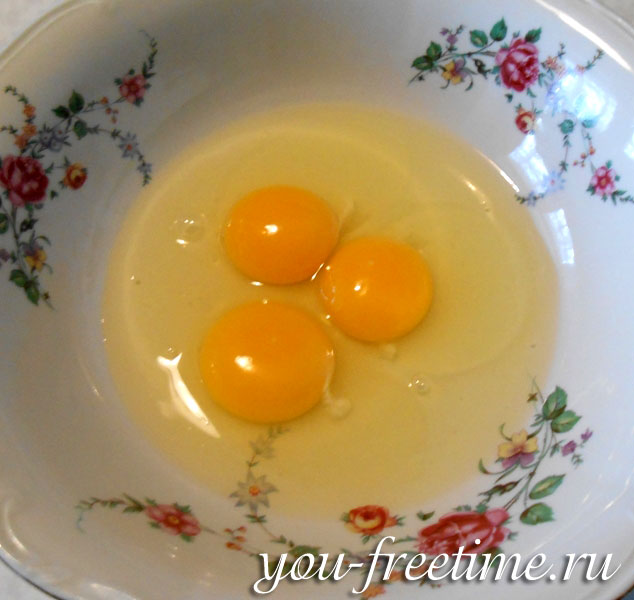 Три куриных яйца
