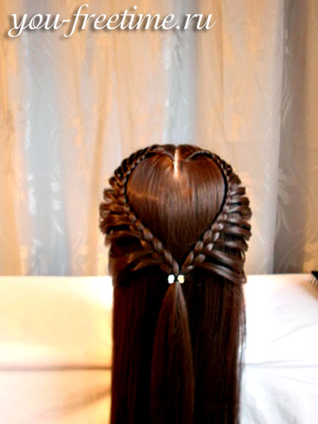 Красивая причёска для длинных волос «Сердце»